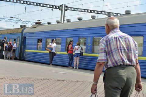 "Укрзализныця" не решилась на отмену пригородных поездов