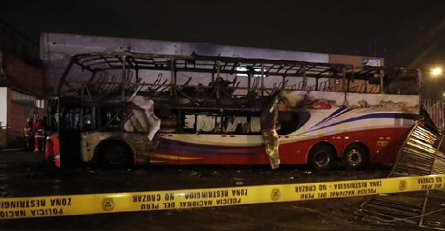 В столице Перу сгорел двухэтажный пассажирский автобус