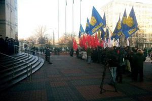 Активисты Евромайдана заблокировали заседание Киевсовета