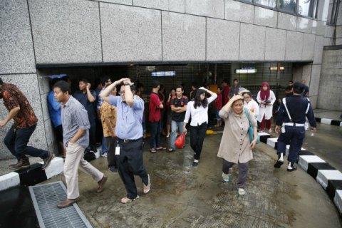 В Джакарте обвалился второй этаж в здании фондовой биржи: десятки пострадавших