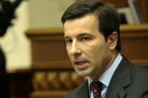 Коновалюк знявся з виборів через одруження