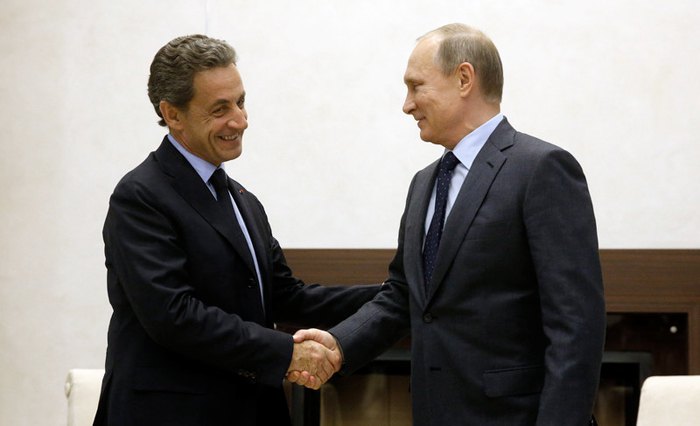 Владимир Путин и Николя Саркози перед их встречей в резиденции Ново-Огарёво под Москвой