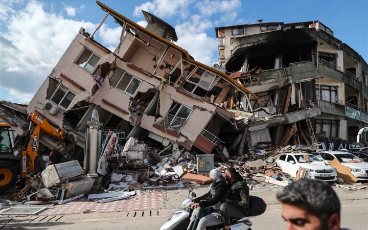Кількість загиблих унаслідок землетрусу у Туреччині та Сирії перевищила 15 тисяч (оновлено)