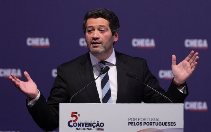 У неділю Португалія обере парламент, у виборах бере участь колишній футбольний коментатор Вентура