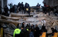Унаслідок потужного землетрусу у Туреччині і Сирії загинули понад 1000 людей (оновлено)