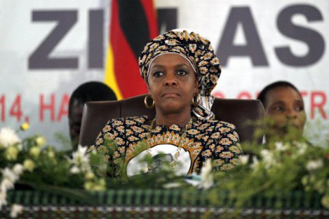 Жену президента Зимбабве заподозрили в захвате власти в стране