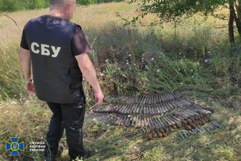 На Луганщине нашли схрон боевиков с артснарядами к бронетехнике 