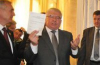 Чечетов проверял бюллетени во время голосования за Лутковскую