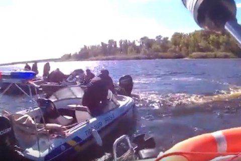 На Днепре в Запорожье перевернулся катер с чиновниками, один человек утонул