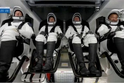 SpaceX отправила к МКС корабль с четырьмя астронавтами