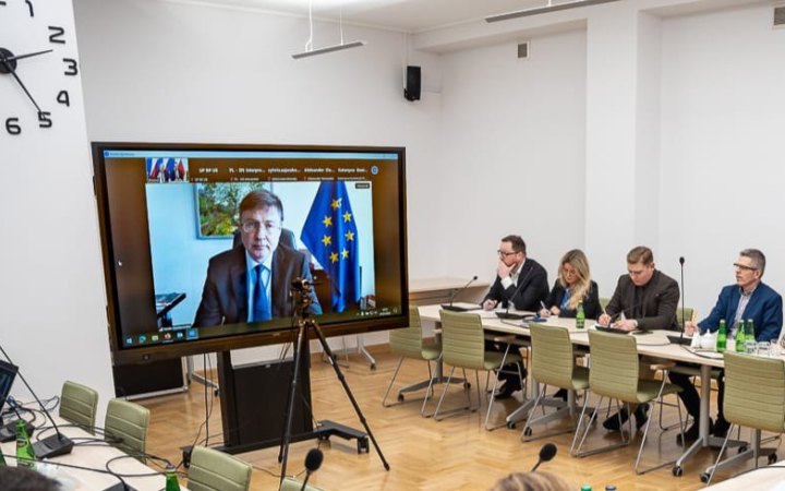 Комісар ЄС з питань торгівлі провів “корисну” зустріч з польськими міністрами