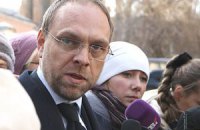 Власенко знайшов у законодавстві можливість лікування Тимошенко за кордоном
