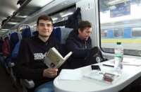 "Укрзализныця" начала продавать книги в поездах