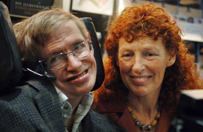 Хокинг с супругой Элейн на открытии Франкфуртской книжной ярмарки, 19 октября 2005 года.