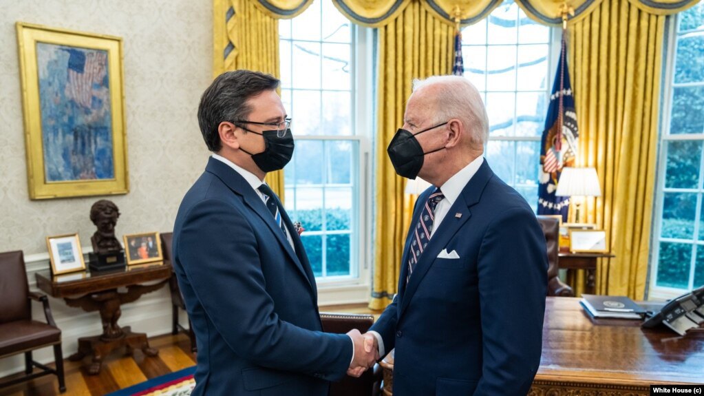 Президент США Джо Байден зустрівся із міністром закордонних справ України Дмитром Кулебою, 22 лютого 2022. 