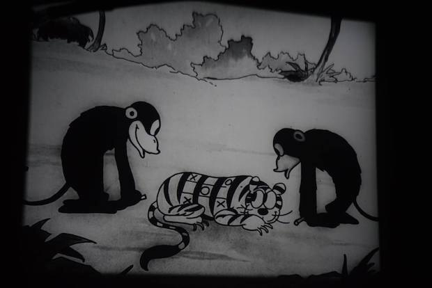 Кадр з віднайденого мультфільма Волта Діснея «Африка перед смерком» (1927)