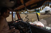 На Херсонщині російський дрони скинув вибухівку на комбайн під час польових робіт