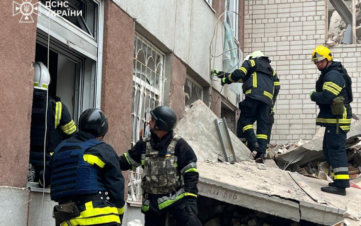 Росія вдарила по соціальній і цивільній інфраструктурі Чернігова. 17 людей загинули і понад 60 поранені (доповнено)