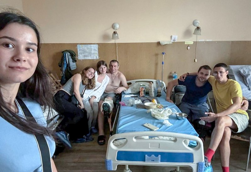 Волонтери Студентського Штабу відвідують поранених військовослужбовців у шпиталі