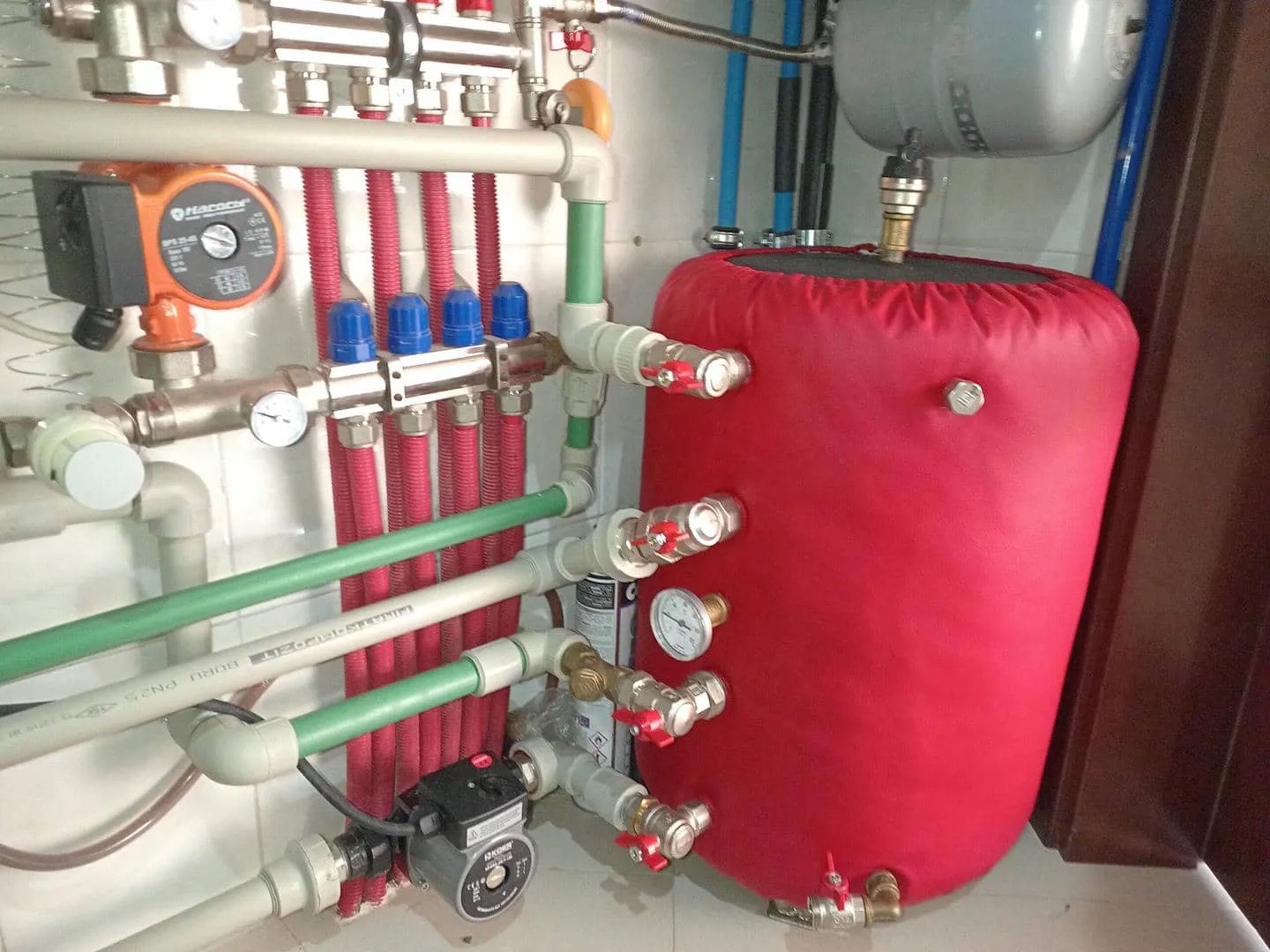 Обладнання встановлене для теплового насоса в будинку 80 м2 в селі Рогозів, Київської обл.