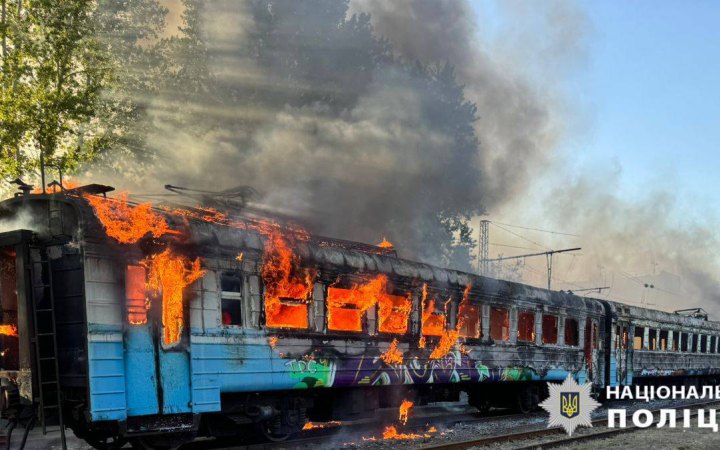 Підлітка підозрюють у підпалі вагонів електропоїзда на центральному вокзалі Харкова