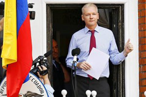 Британія відхилила запит Еквадору про надання дипстатусу Ассанжу