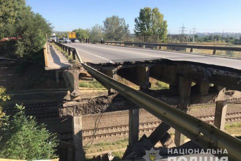 "Укравтодор" назвал вероятную причину обвала моста в Харькове