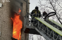 Через падіння уламків російських безпілотників у Києві пошкоджено 17 будівель, - КМДА