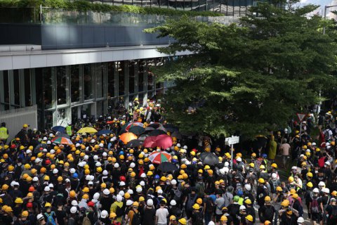Міжнародний аеропорт Гонконгу скасував усі вильоти через акції протесту