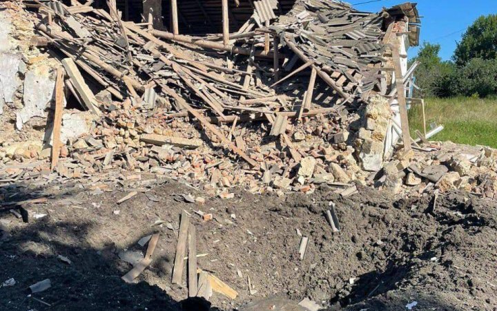 На Сумщині окупанти обстрілами зруйнували школу