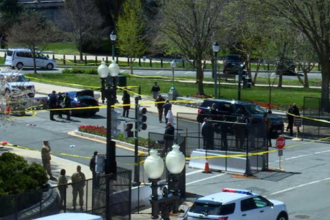 Атака на Капитолий США: погиб один из полицейских, нападающий убит 