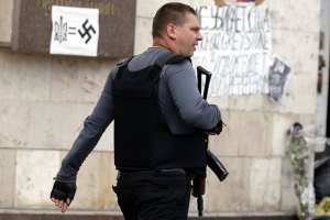 Невідомі під виглядом "Правого сектору" обстріляли прокуратуру в Сєвєродонецьку