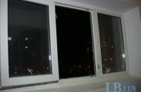 В Киеве мужчина погиб, попытавшись попасть в квартиру на восьмом этаже через окно