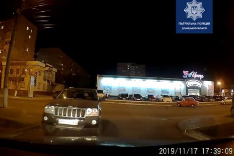 В Мариуполе патрульные с погоней задержали пьяного водителя внедорожника