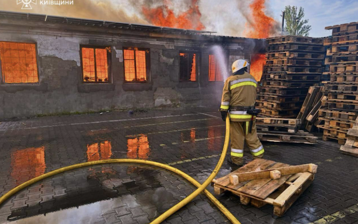 Зеленський: Росія застосувала рекордну кількість ракет і дронів, у збитті допомагали дрони-перехоплювачі