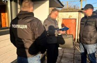 Зловживання під час закупівлі деревини для оборони: провели обшуки в 11 областях