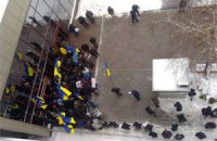"Титушки" заблокировали представительство ЕС в Киеве