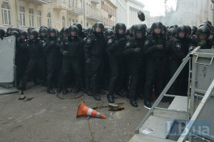 "Беркут" под Домом писателей избил журналистов
