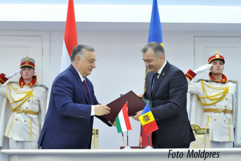 Прем'єр-міністр Іон Кіку та прем'єр-міністр Угорщини Віктор Орбан підписали спільну декларацію про стратегічне партнерство між Молдовою та Угорщиною, 12 березеня 2020.