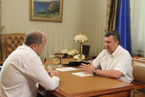 Янукович приказал Могилеву следить за уборкой урожая