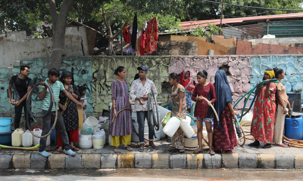 Мешканці Нью-Делі стикаються з нестачею води через підвищення температури