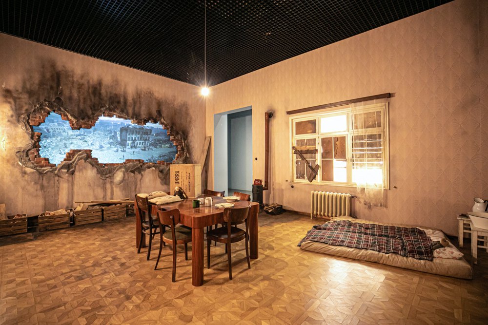 У Музеї Другої світової війни в Гданську можна побачити житло варшавської родини в трьох версіях — до, на початку та в розпал війни.