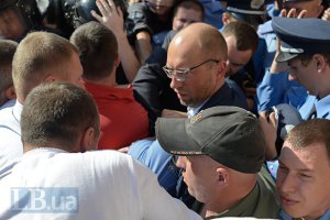 Яценюк обвинил Клюева в организации блокирования Киевсовета