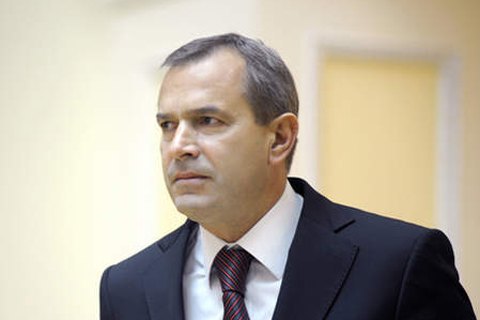 Суд оставил имущество Клюева под арестом