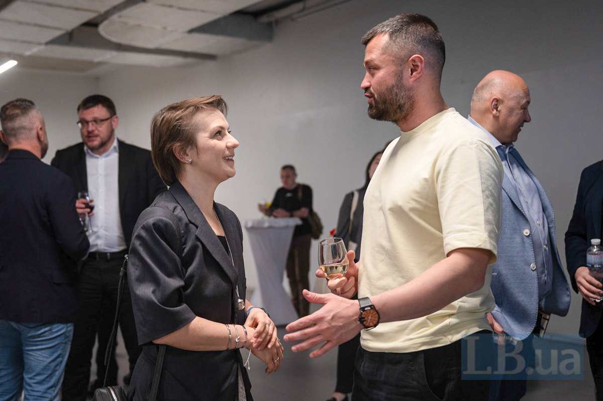Засновниця Лабораторії журналістики суспільного інтересу і The Reckoning Project Наталія Гуменюк і Василь Пехньо, радіоведучий
НВ