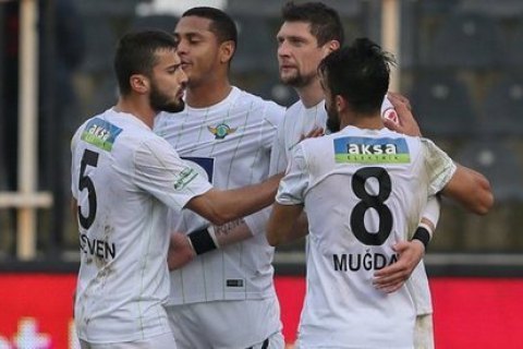 Cелезнев двумя голами в ворота "Галатасарая" вывел "Акхисар Беледие" в финал Кубка Турции