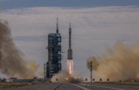 Китай запустил первый экипаж к своей новой орбитальной станции