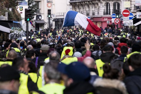 На черговій акції "жовтих жилетів" у Франції затримали понад 200 осіб