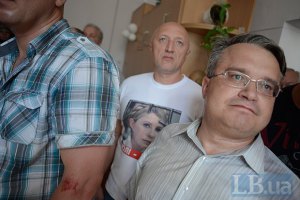 Избитых под Киевсоветом депутатов не пускают к Захарченко