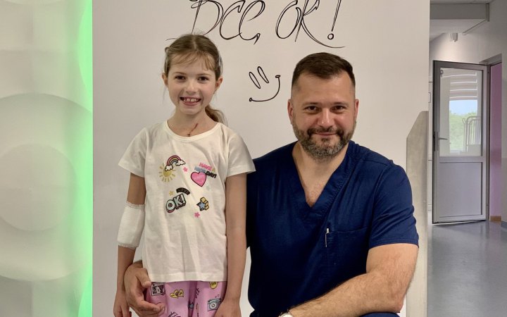 Львівські хірурги прооперували дитину, яка шість років не могла їсти через обпечений мийним засобом стравохід